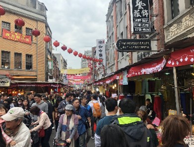 大稻埕之舊時代的產物融入新時代的社會