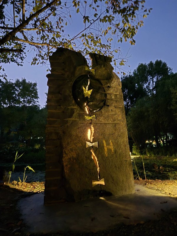 「堅韌」台日震災復興互助友好紀念碑