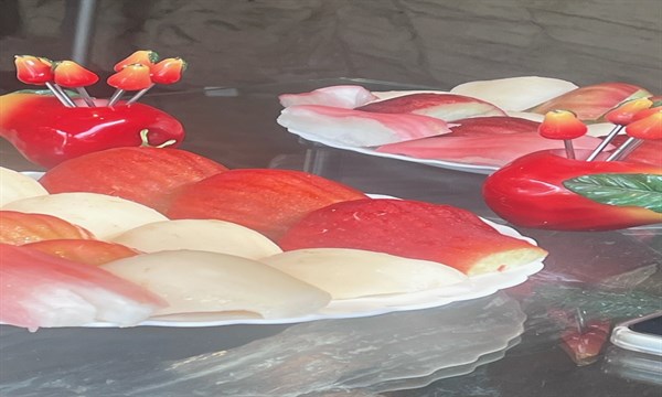 掛在樹上的日落果