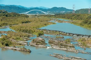 大漢溪與崁津大橋