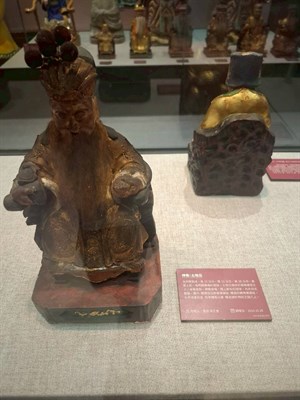 土地公神像
