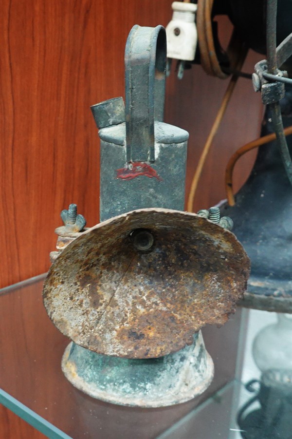 北港高中鄉土文物館館藏文物：電土燈