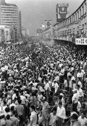 1971，中華民國隊贏得棒球世界冠軍，盛況空前的中華路遊行