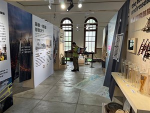 展牆4