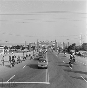 1976台中港通航