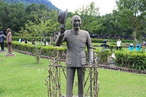 大溪「慈湖陵寢暨紀念雕塑公園」