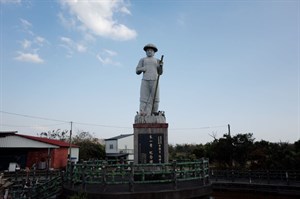興安宮 - 朱一貴紀念碑
