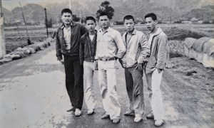 五兄弟路口合照
