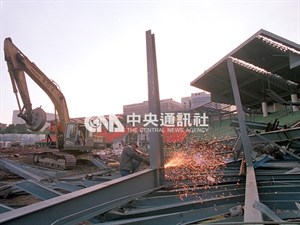 台北市立棒球場進行拆除