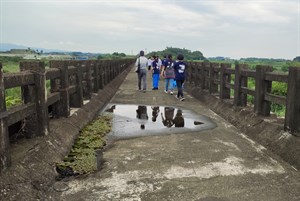 八掌溪渡槽橋