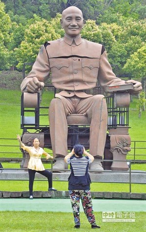 慈湖紀念雕塑公園內最大的蔣介石雕像