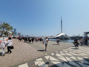 駁二