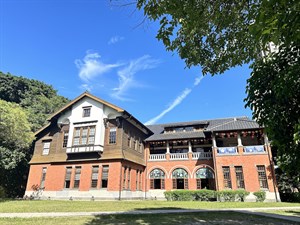 西側草坪可見博物館整體是最多人合照之處