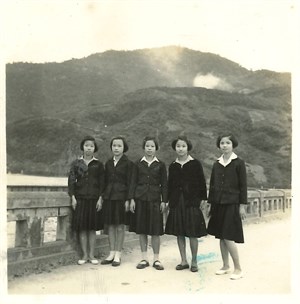 1970年代女中學生課後合影