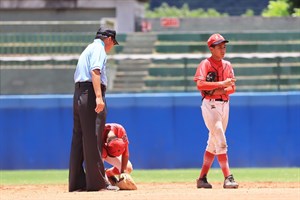 國三被學弟回傳球丟到頭