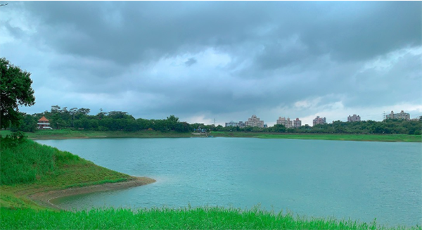 蘭潭：水、城市與時間的交會