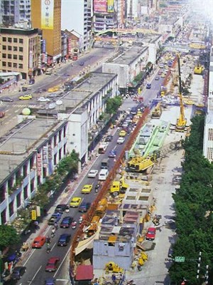 台北至萬華的鐵路及施工中的板南捷運站原址