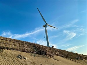 沙丘與風力發電設備