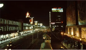 約1972年時中華路夜景，一旁是新生戲院