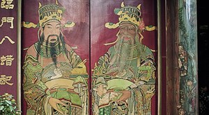 霞海城隍廟龍邊門神為 「加冠」(右)、「晉祿」之組合。