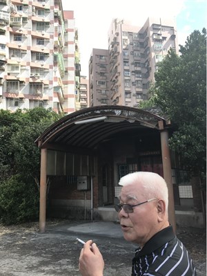 春茂堂稻埕抽菸的羅爺爺