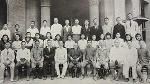 戰爭末期 全體合影（中間為手貝千代志）