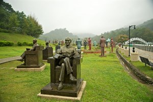 桃園市的慈湖紀念雕塑公園