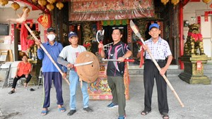 枋寮宋江陣成員，由左至右分別是王良春、楊註雄、張景泰、張天貴