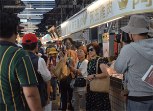 鴨母寮市場內
