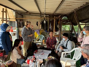 土城耆老蔡顯榮阿伯畫出土城地區的魚塭分布(2)