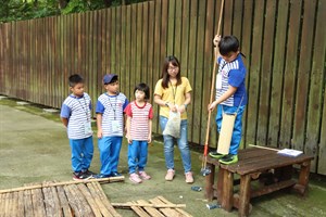 鄒族山林教室體驗活動以傳統文化進行闖關遊戲（鄒族魚叉）