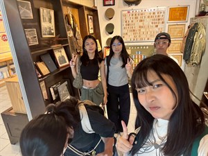 這是我們:)