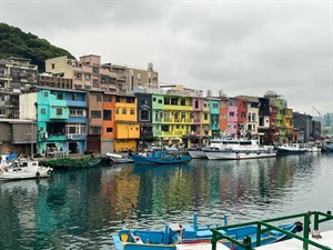 正浜漁港彩色街屋