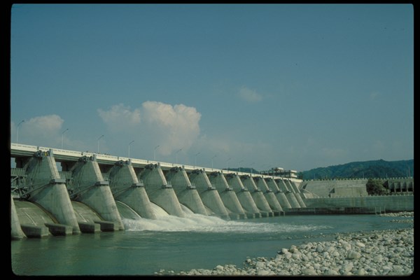 走覽石岡水壩