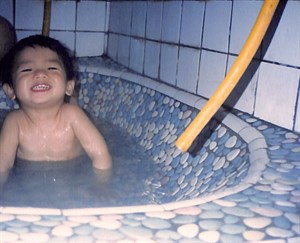 陸光一村眷三代-浴室泡澡