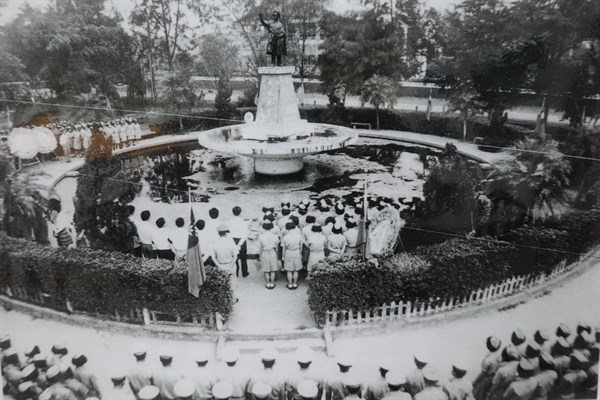 北港高中鄉土文物館館藏文物：戒嚴時期北港高中參與重要慶典活動照片