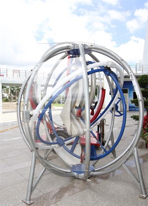 太空旋轉球  Space ball