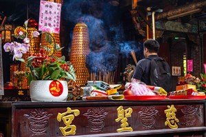 大稻埕慈聖宮大殿供桌