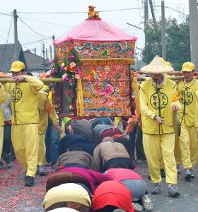 白沙屯媽祖繞進
