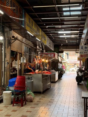 市場內