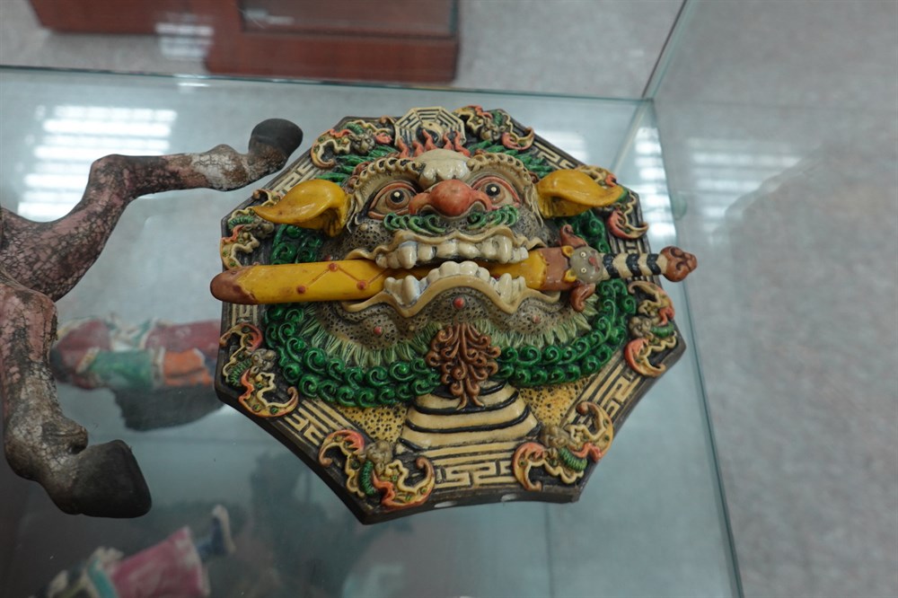 北港高中鄉土文物館館藏文物：八卦獅、咬劍獅交趾陶- 時空旅行社｜國家