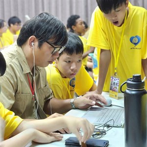 全心投入影片剪輯的工作