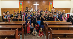 建山長老教會每月舉辦「族服日」，邀請教友穿著各自族群的傳統服飾，在信仰與生活中實踐文化認同與傳承。