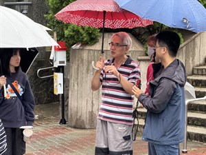 社區巡禮巧遇長輩鼓勵