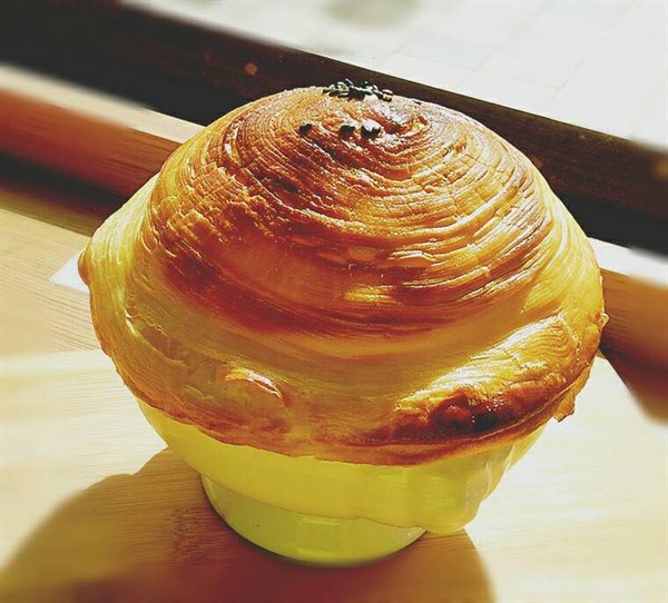 牛排館的隱藏主角-螺旋酥皮濃湯