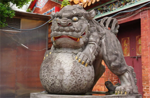 獅子戲球