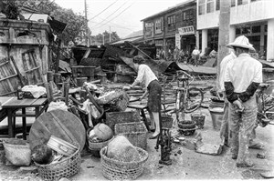 民族路拆屋(附近居民撿東西