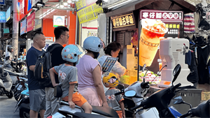 亭仔腳古早味的人潮