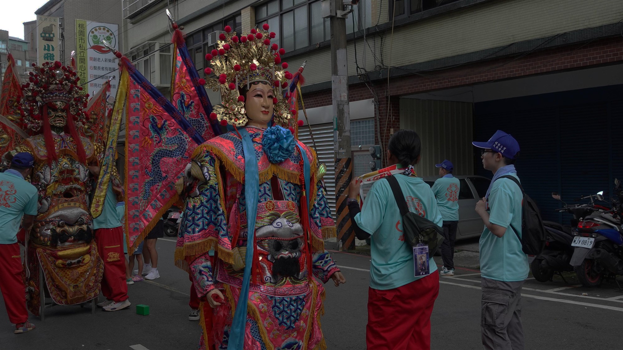 當她們與神同步