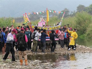 施放水燈